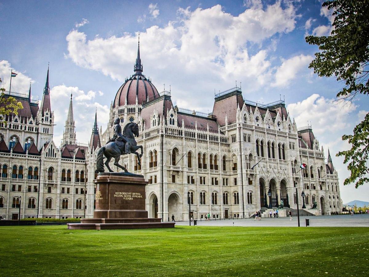 Chill On The Screened Balcony-budapest Historic Landmarks Apartamento Budapest