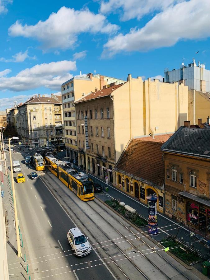 Margaret Boulevard - With Balcony Apartamento