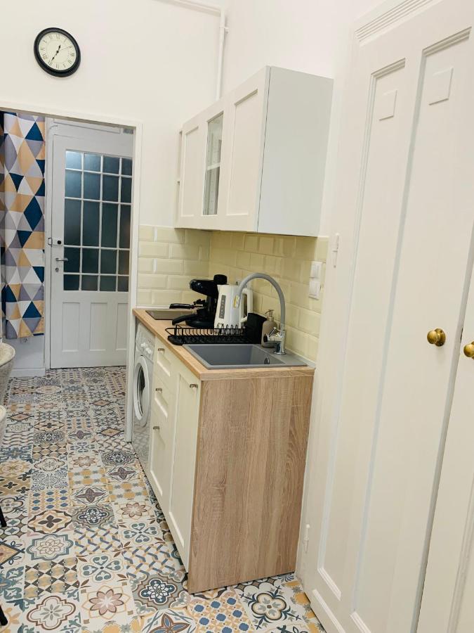 Margaret Boulevard - With Balcony Apartamento
