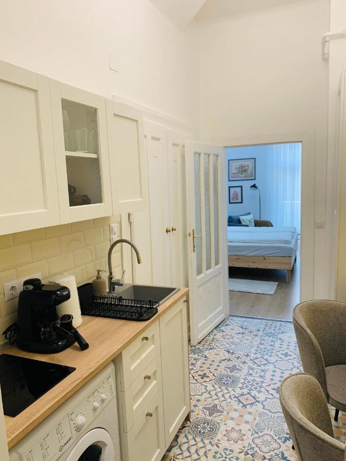 Margaret Boulevard - With Balcony Apartamento
