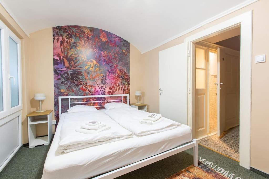 Belgian Style In The City Center Appartement Boedapest