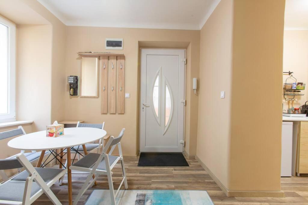 Belgian Style In The City Center Appartement Boedapest