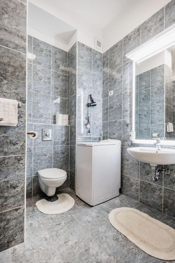 Downtown Charm With Balcony And Garden View Apartment Budapest