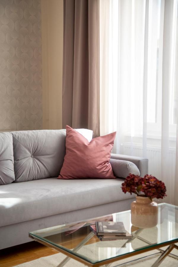 Luxury 3bedrm 2bathrm With Danube River View * Budapest