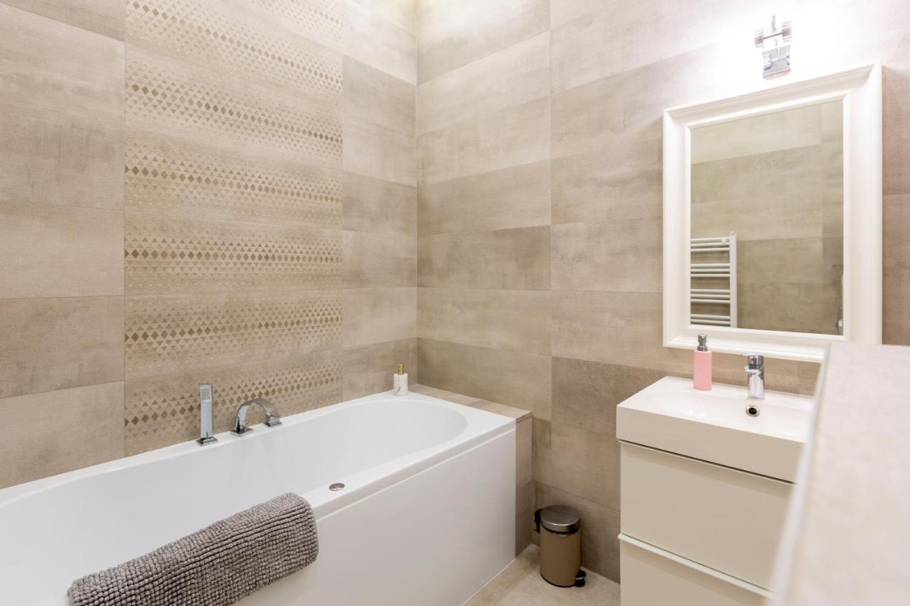 Apartment Luxury 3bedrm 2bathrm With Danube River View