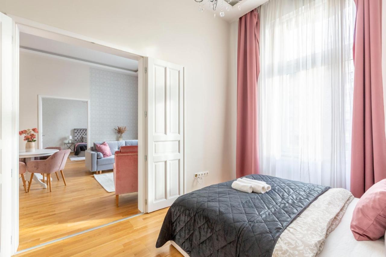 Luxury 3bedrm 2bathrm With Danube River View Apartment *