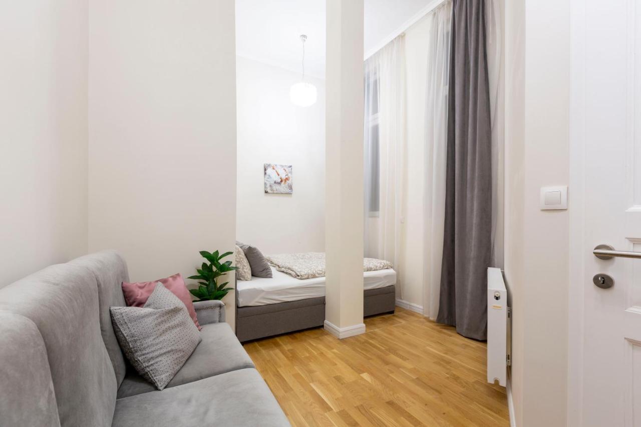 Apartment Luxury 3bedrm 2bathrm With Danube River View