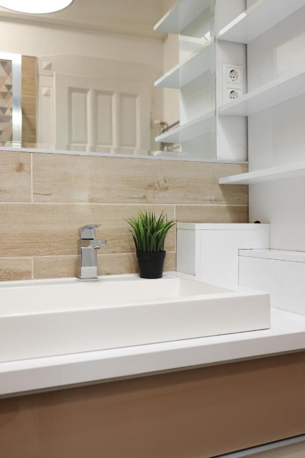 Deluxe With 4bedrm 2 Bathrm Apartmán
