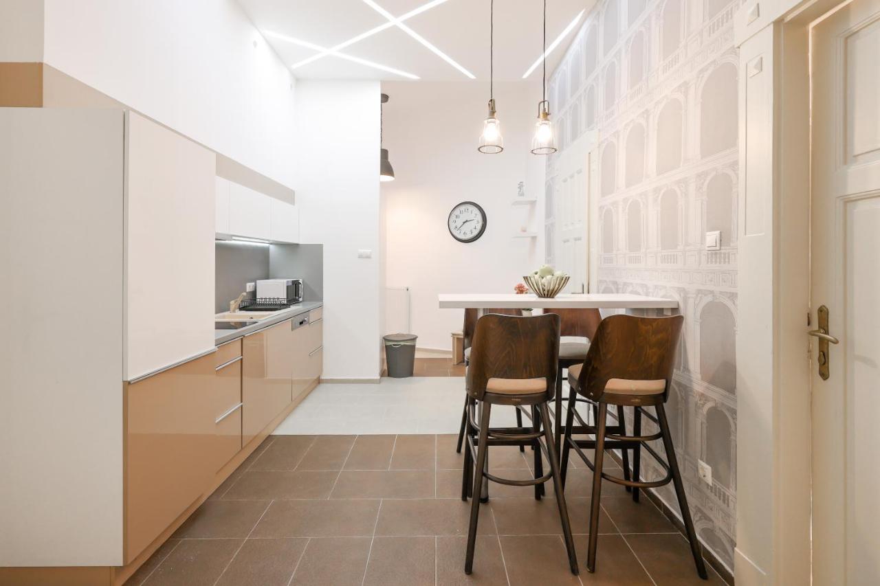 Deluxe With 4bedrm 2 Bathrm Apartmán