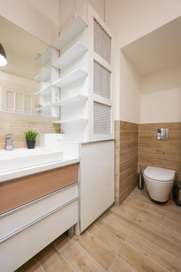 Deluxe With 4bedrm 2 Bathrm Apartmán