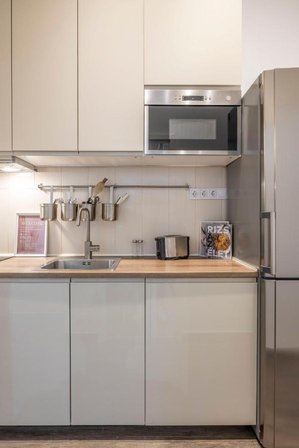 Grand With 5bedrm 2bathroom