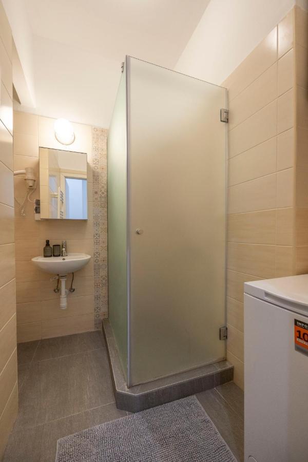 Grand With 5bedrm 2bathroom Budapest
