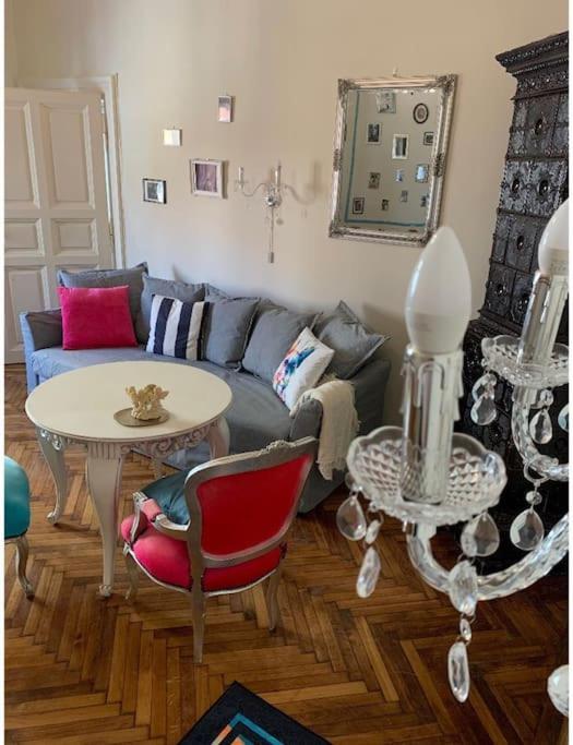 Barbie Baroque Apartment *