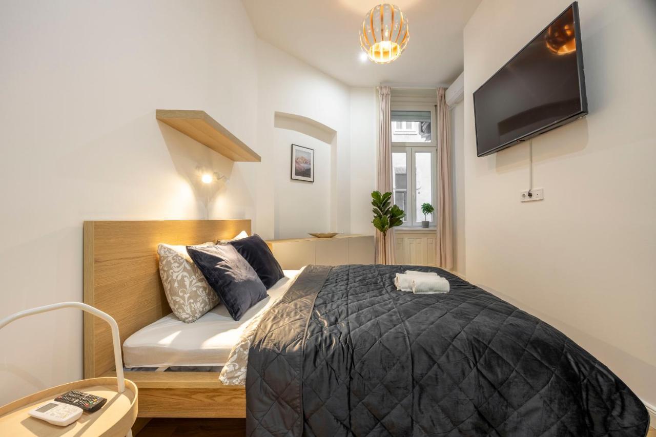 Grand With 5bedrm 2bathroom Budapest