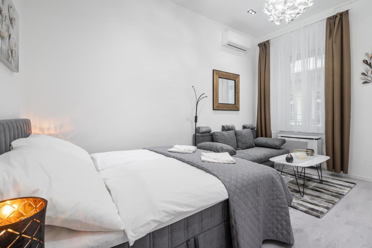 Stellar Dwell * Budapest