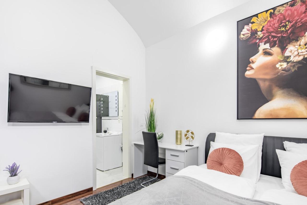Melody Meadow Apartment *