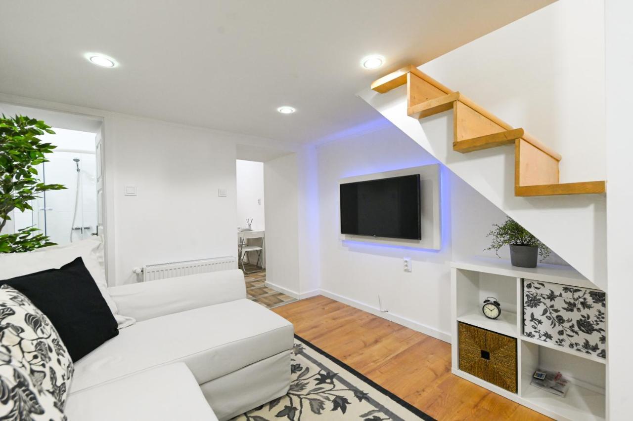 Charming In Damjanich Str., Lucas Apartament *