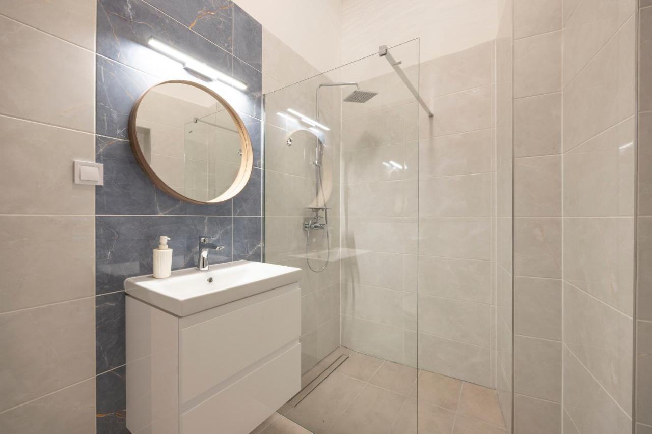 Lägenhet Luxurious Grand W/ 3bedrm 2bathrm *