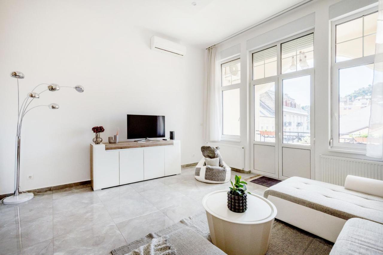 Skyline Serenity Retreat @vaci Famous Street *