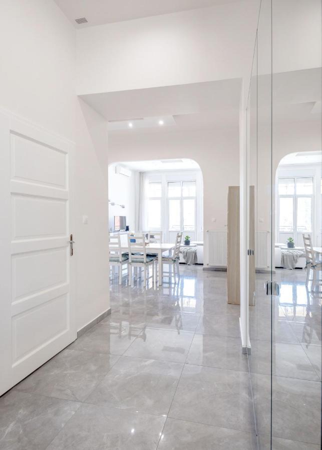 Skyline Serenity Retreat @vaci Famous Street Lejlighed Budapest