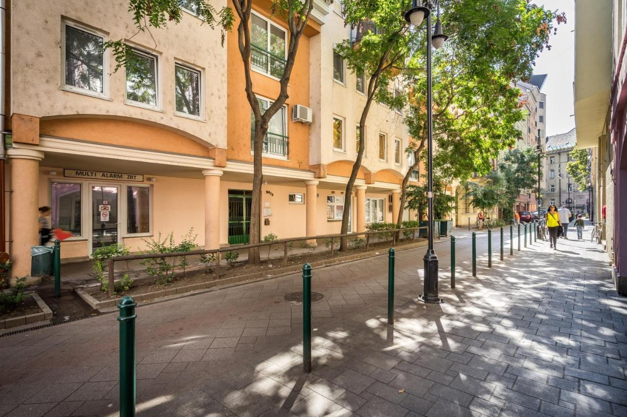 Apartment Beautiful Three Bedrooms With Free Parking Close To The Danube Coast