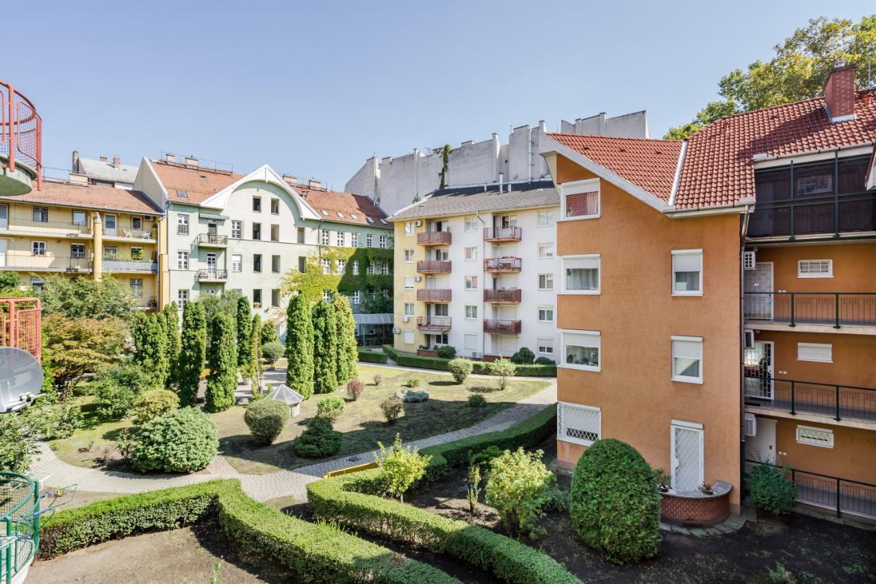 Beautiful Three Bedrooms With Free Parking Close To The Danube Coast Apartment