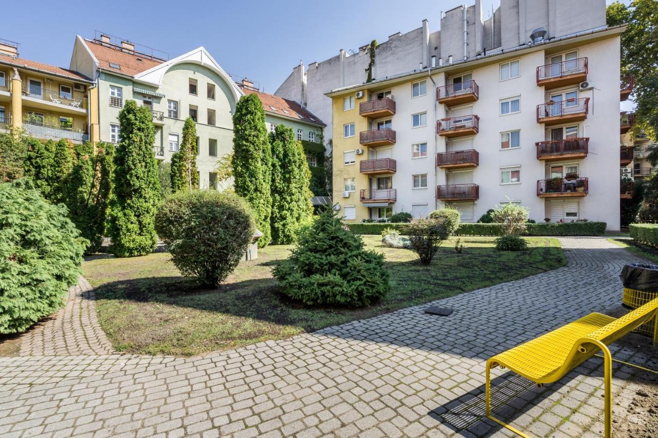 Apartment Beautiful Three Bedrooms With Free Parking Close To The Danube Coast