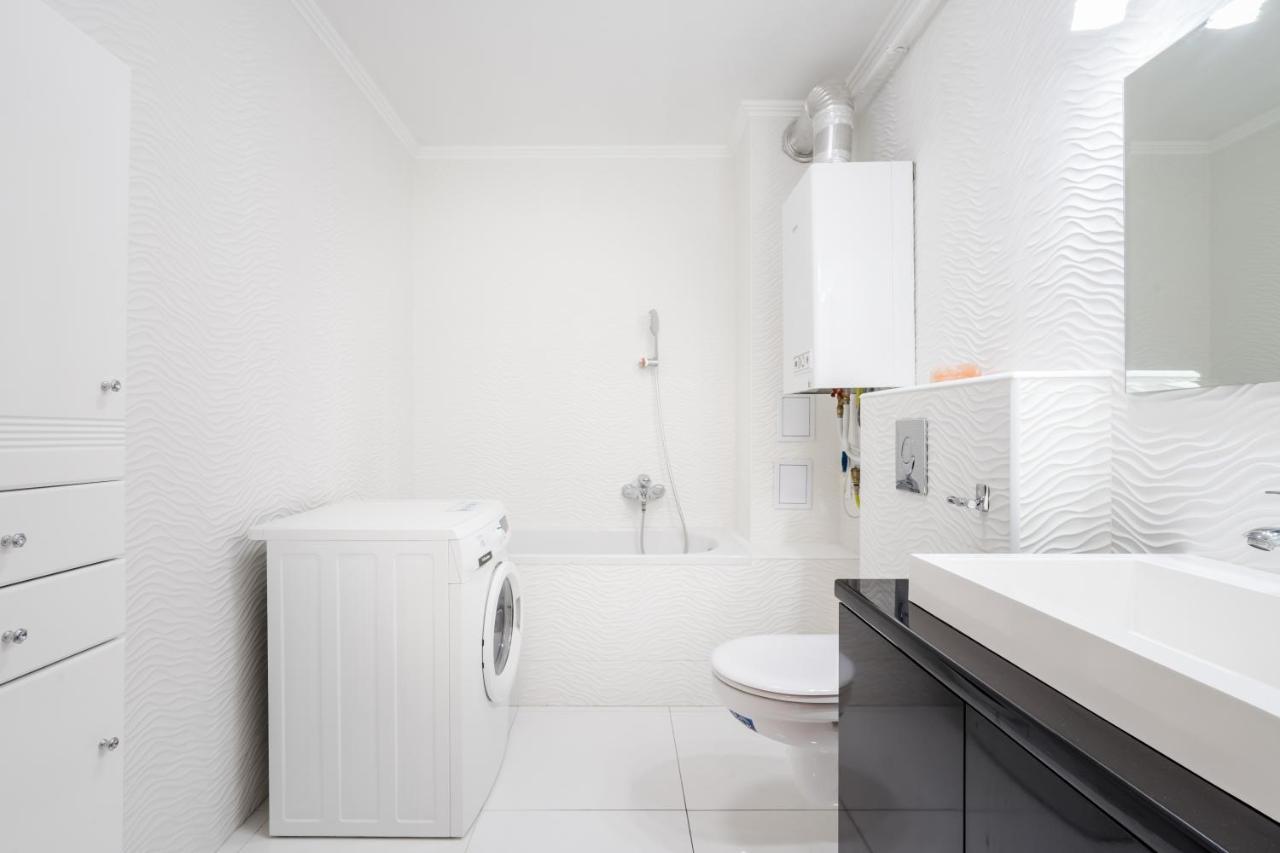 Apartament Beautiful Three Bedrooms With Free Parking Close To The Danube Coast *