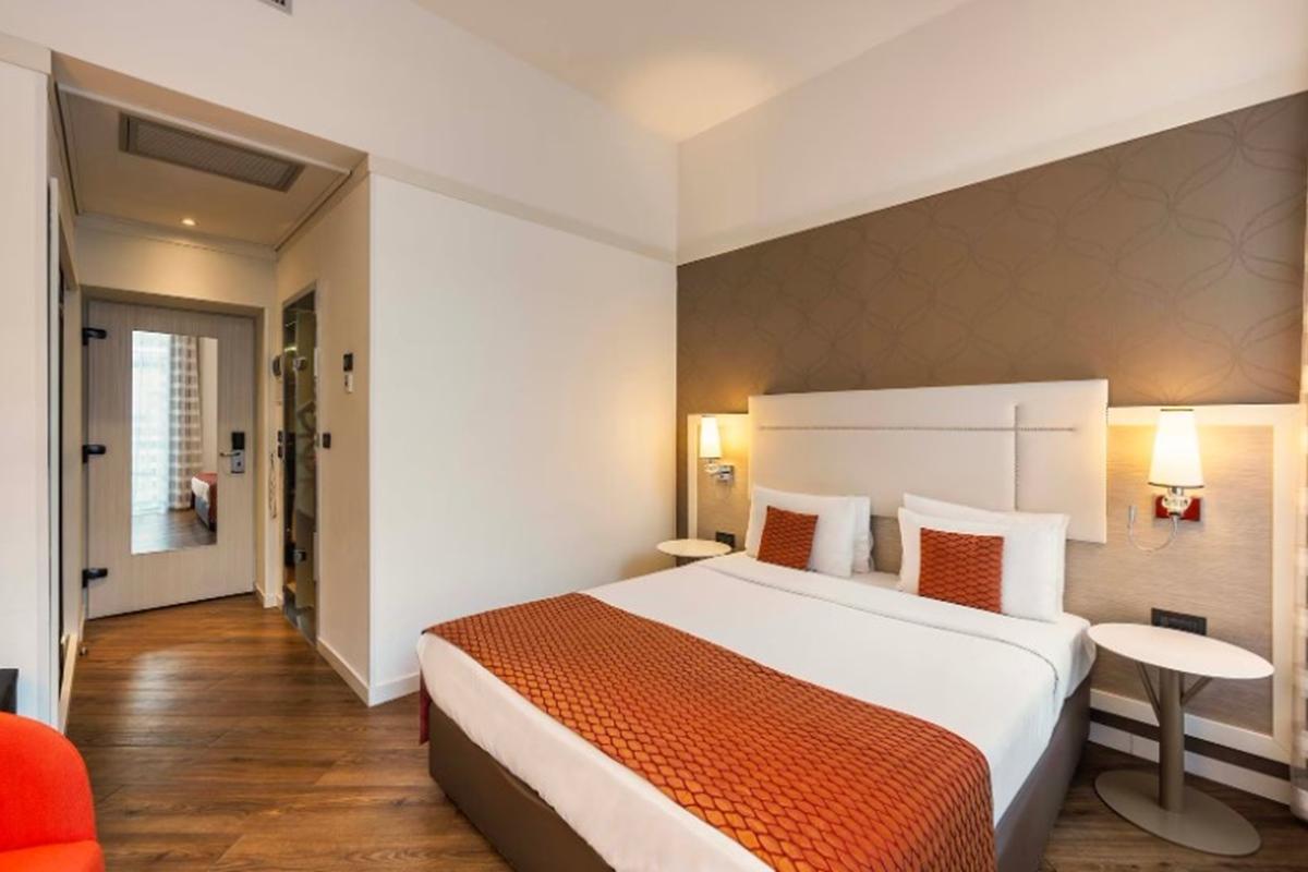 Ikonik Parlament Hotel 4*