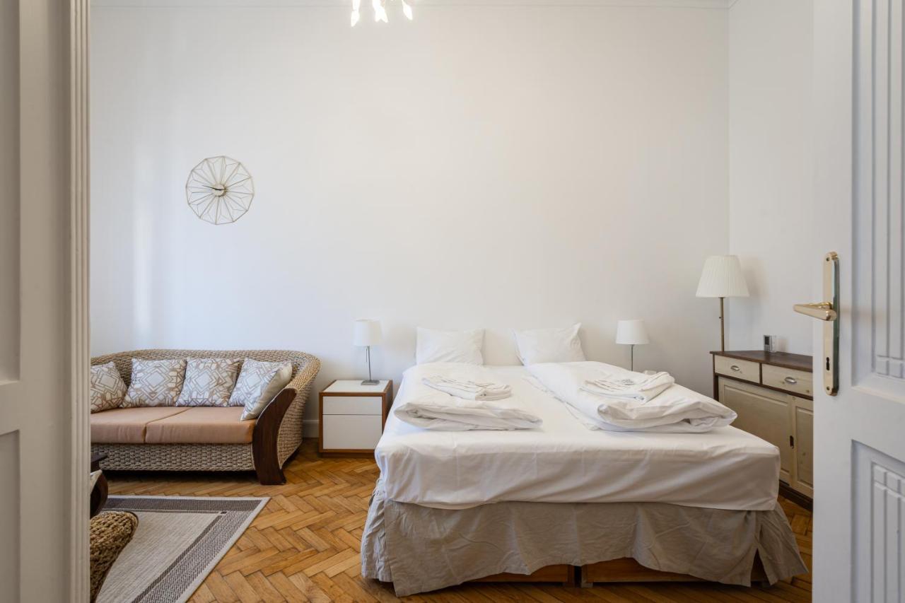Court Crossing Apartment *