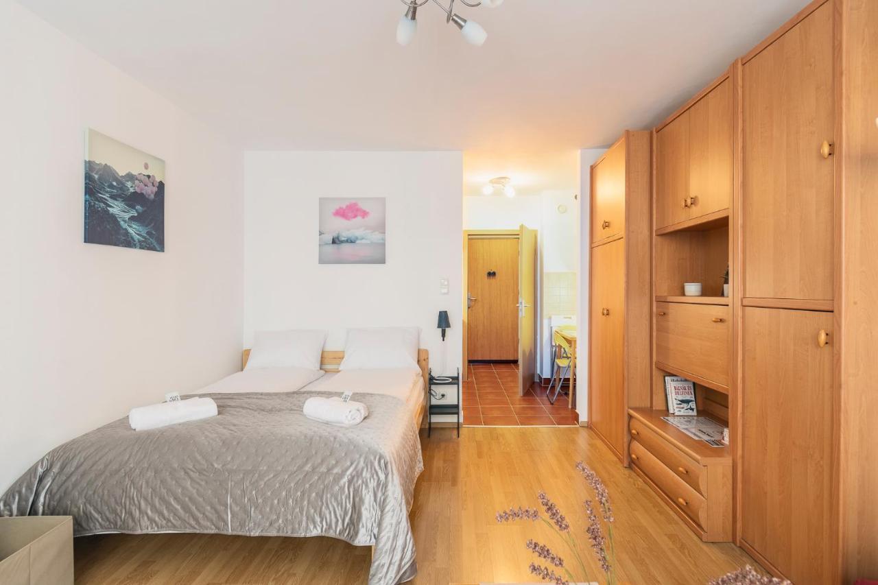 Red Velvet Apartment