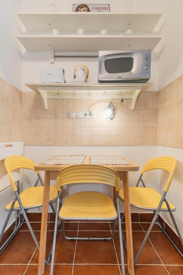 Red Velvet Apartment
