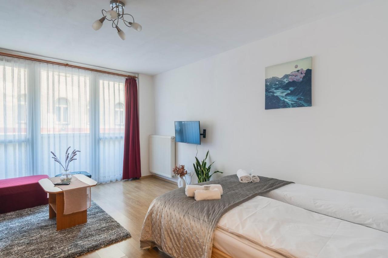 Red Velvet Apartment Budapest