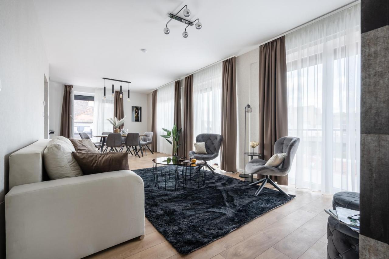 The Rose Garden Pot- Parking Apartment Budapest