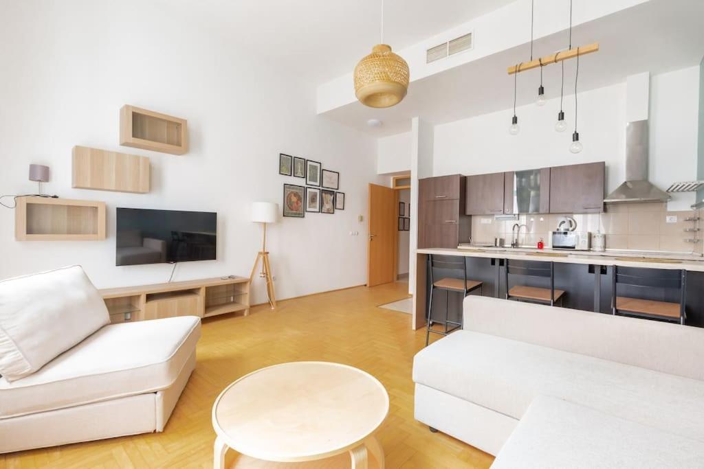Sage Meadow At Gozsdu Garden Dob 16 Appartement Budapest