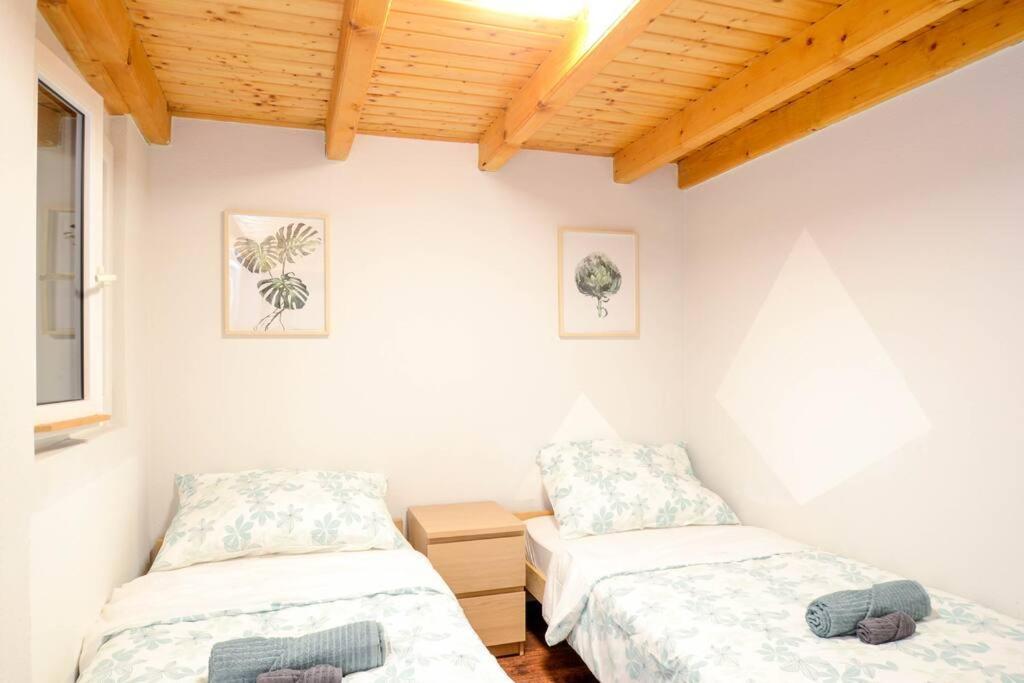 Famous Kiraly Street At Large 3br 10ppl @ Apartment Budapest