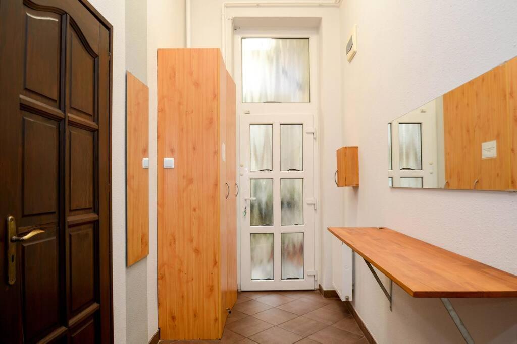 Famous Kiraly Street At Large 3br 10ppl @