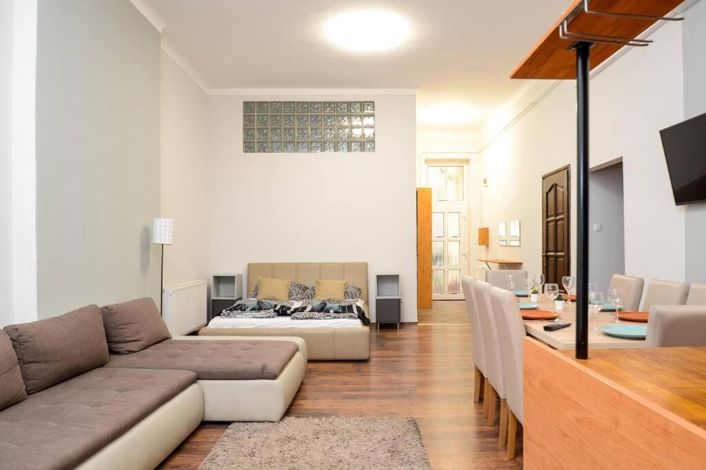 Apartmán Famous Kiraly Street At Large 3br 10ppl @