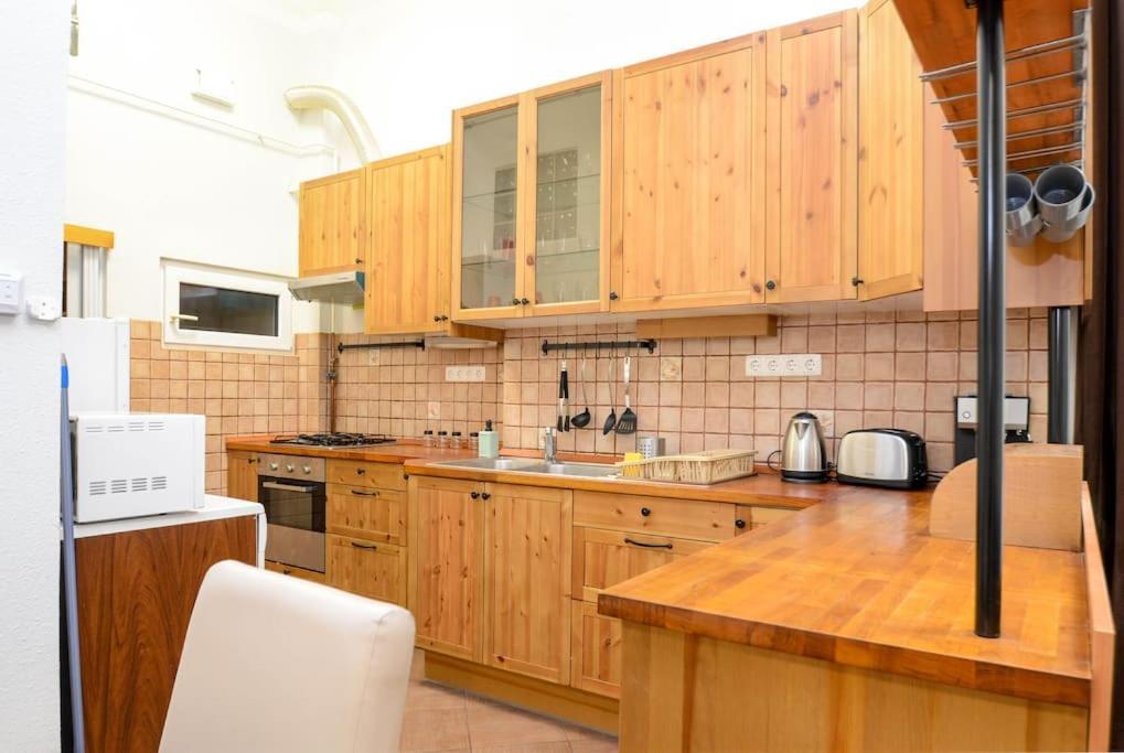 Apartmán Famous Kiraly Street At Large 3br 10ppl @ *