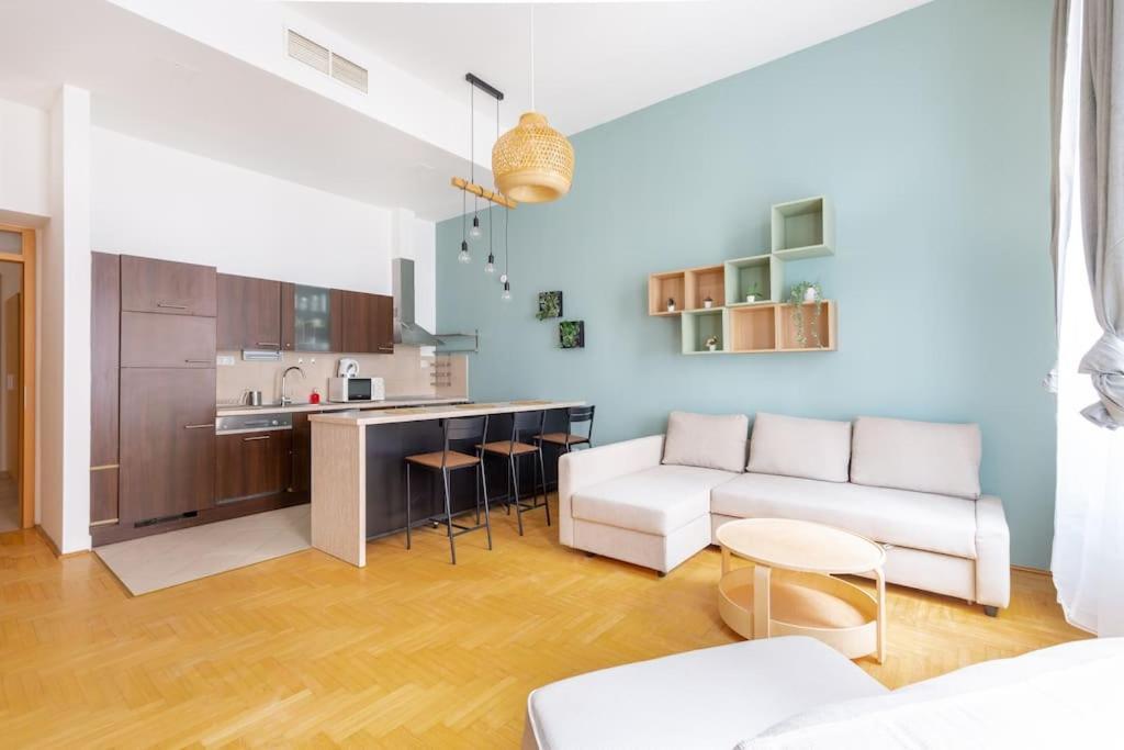 Sage Meadow At Gozsdu Garden Dob 16 Apartamento Budapest