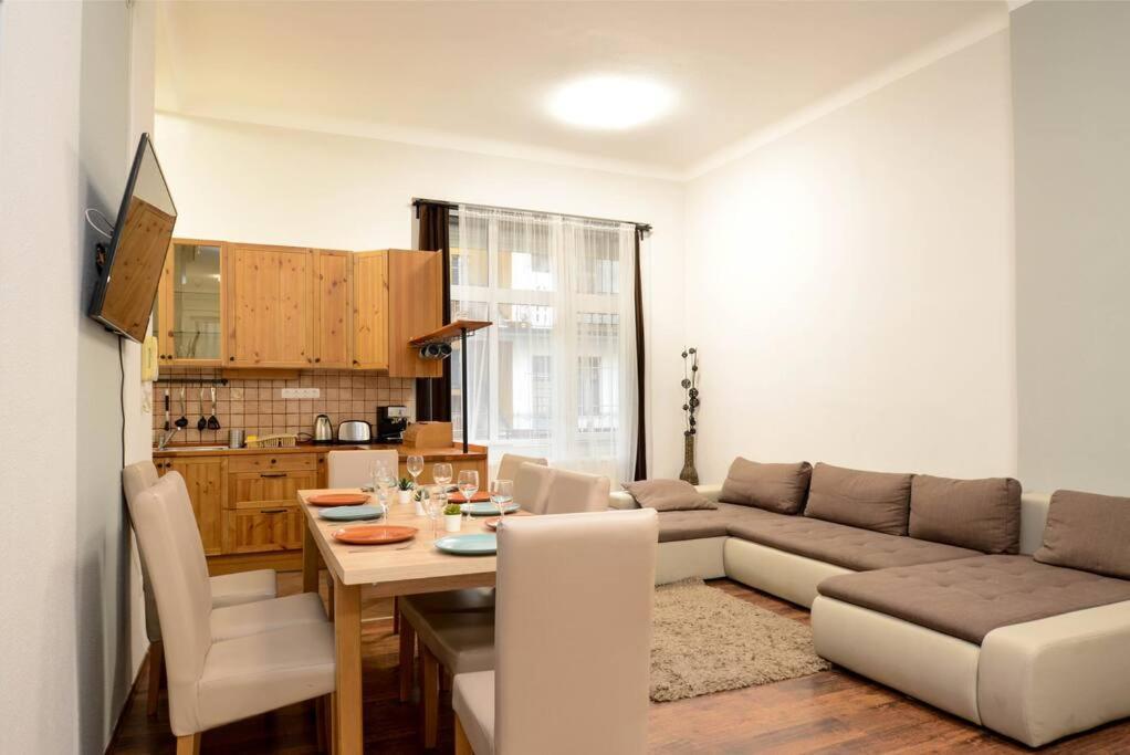 Apartmán Famous Kiraly Street At Large 3br 10ppl @ Budapešť