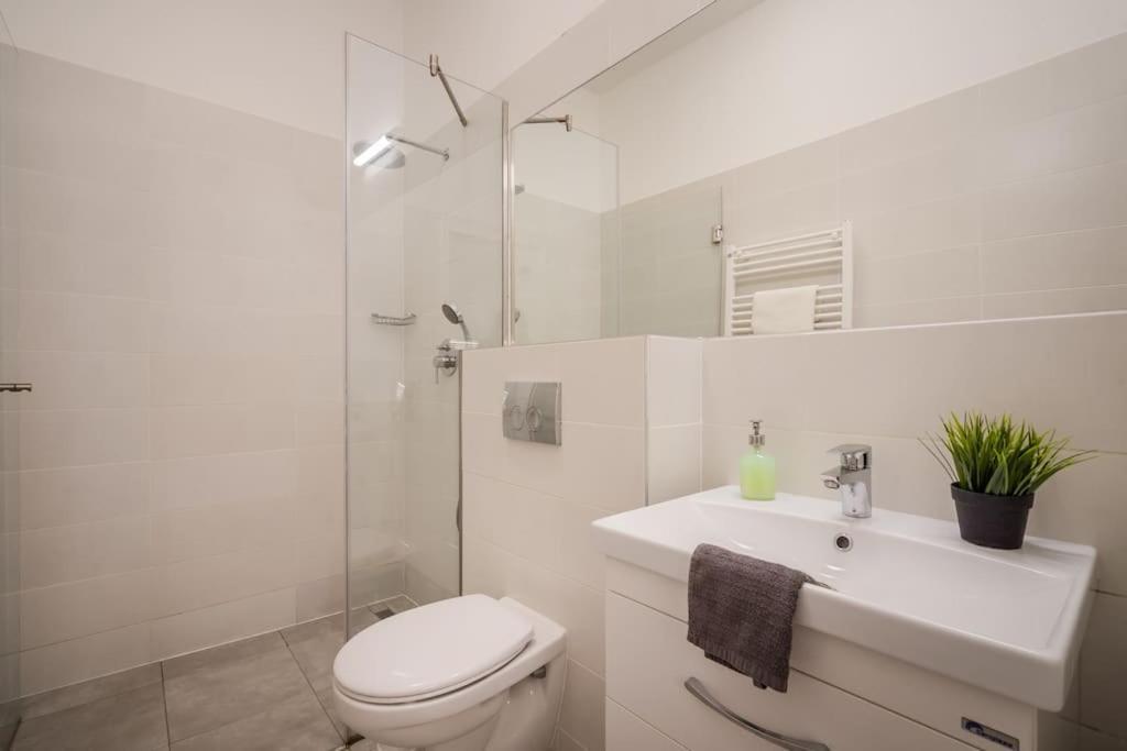 Klauzal Garden City Apartments- Studio K32 Apartment