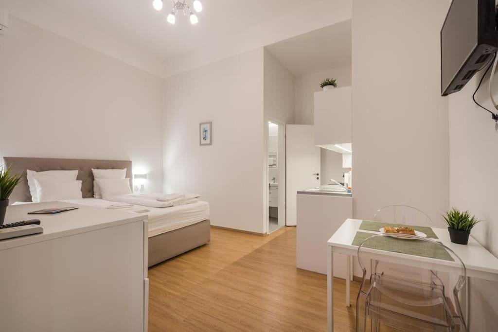 Klauzal Garden City Apartments- Studio K32 Apartment *