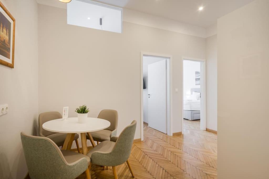 Klauzal City Garden - 2-bedroom K34 Apartment Budapest