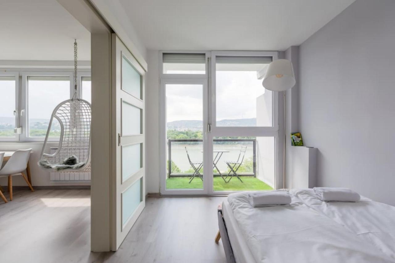 Sunny With An Unbeatable Balcony View Apartment