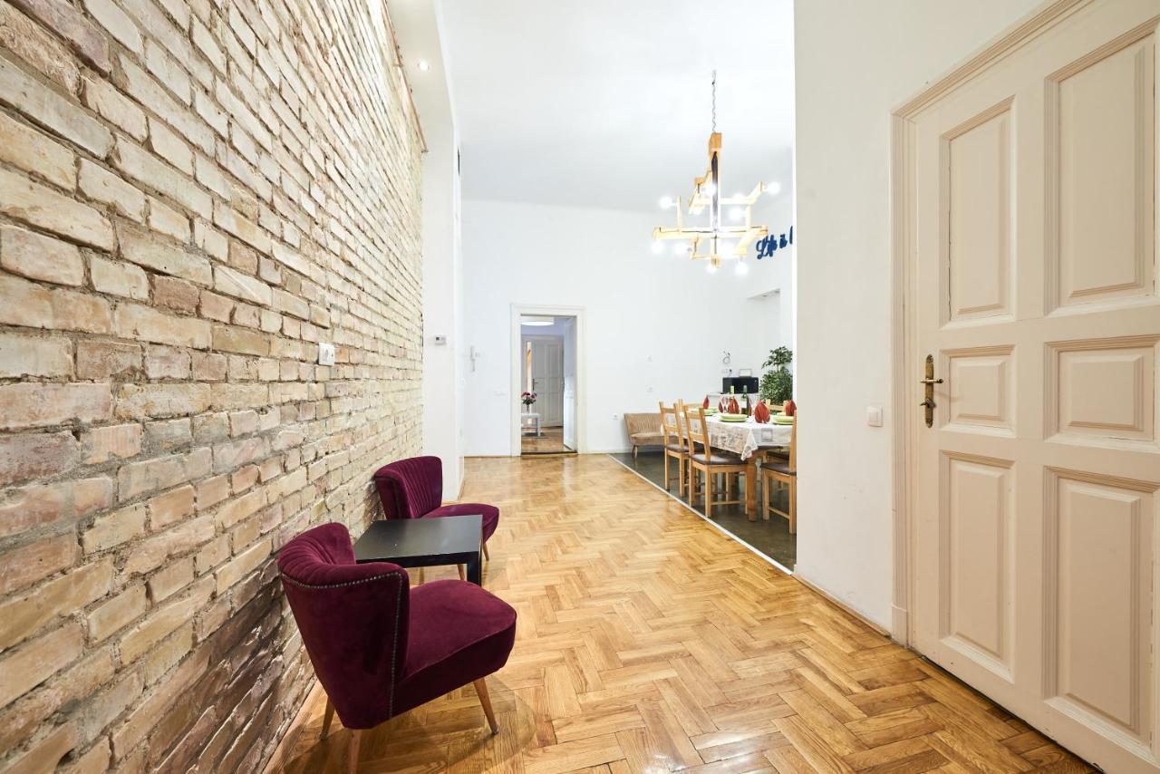 Apartment Large For Groups Center Dist. Vii *