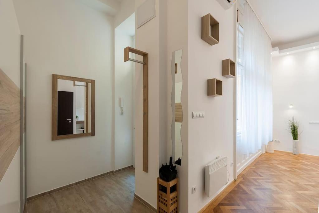 Szent Istvan Ter 4 Next To Basilica A 1 Bedroom *