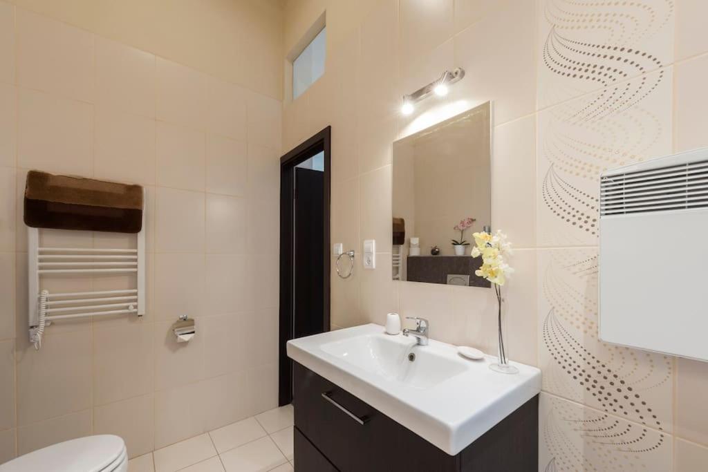 Appartamento Szent Istvan Ter 4 Next To Basilica A 1 Bedroom Budapest