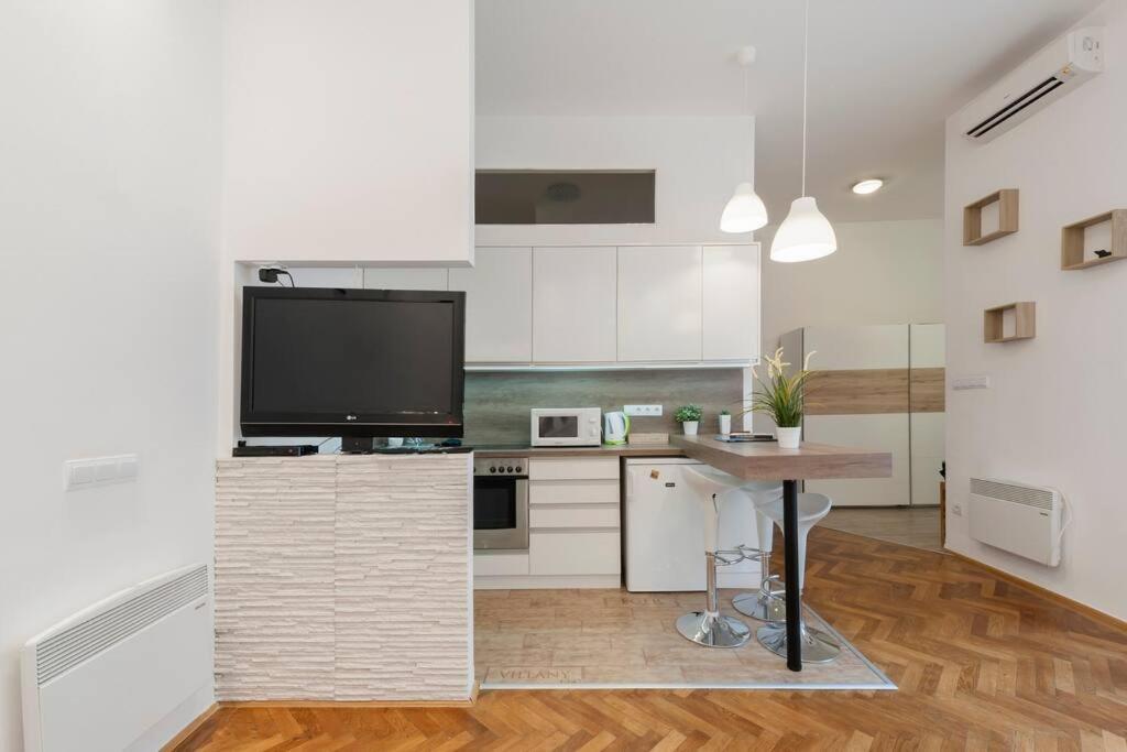 Szent Istvan Ter 4 Next To Basilica A 1 Bedroom Budapest