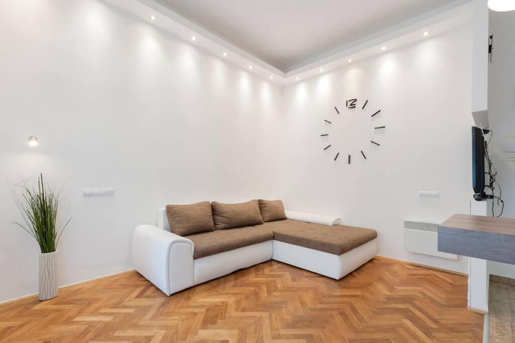 Appartamento Szent Istvan Ter 4 Next To Basilica A 1 Bedroom *